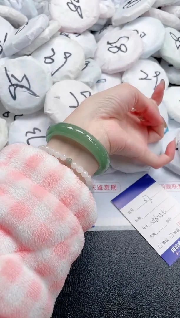 【闪购商品】石英质玉手镯未镶嵌24J37-53