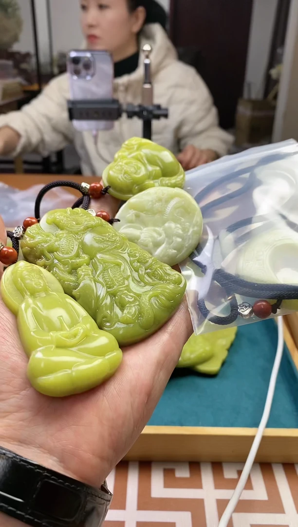 【闪购商品】蛇纹石玉其它未镶嵌多样性发货一个