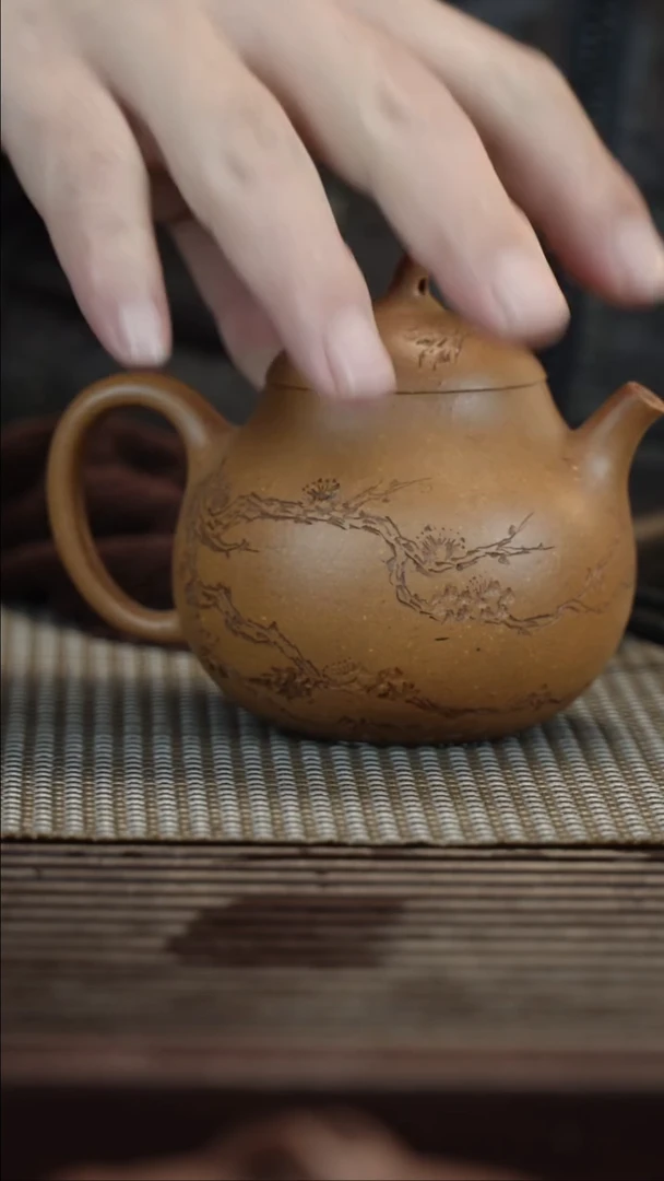 【闪购商品】紫砂茶壶段泥刻绘茄瓜160CC半手工