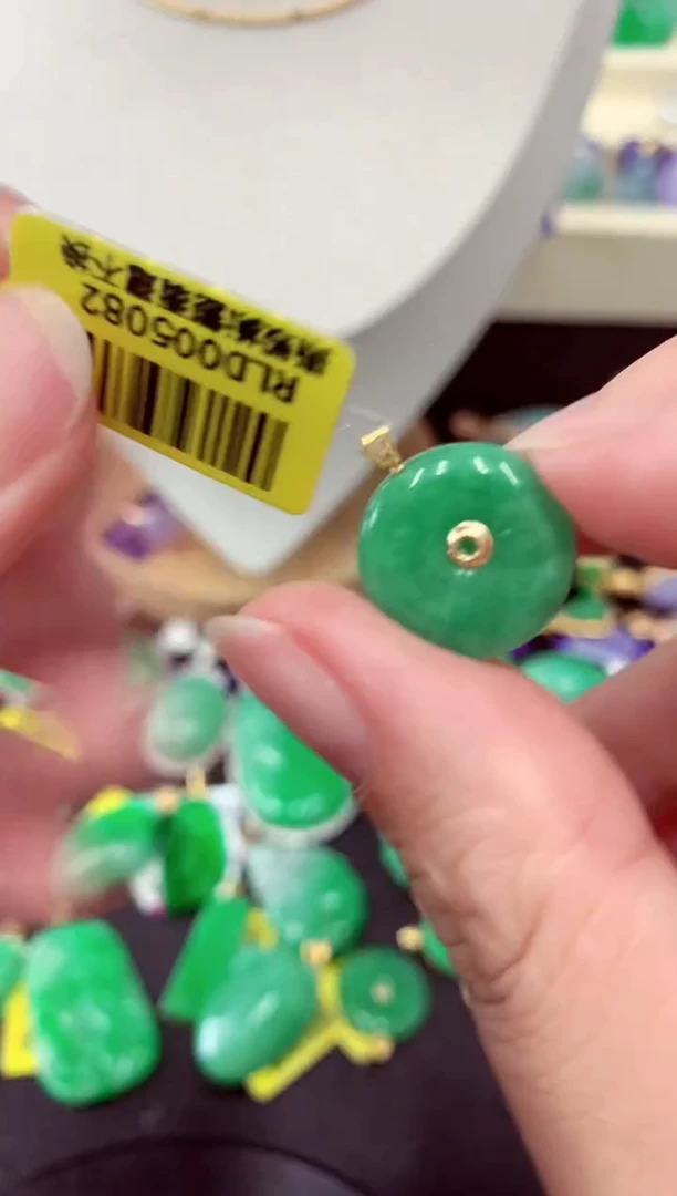 吊坠(不含链)18K金镶嵌翡翠挂件