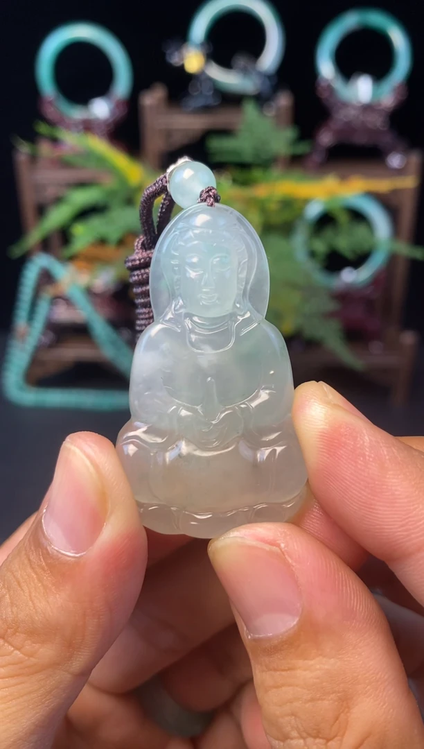 石英质玉（非洲翠）未镶嵌颈饰石英质玉（非洲翠）