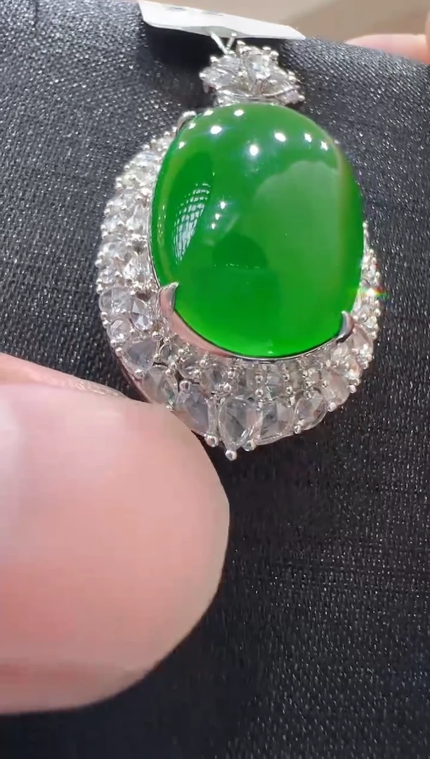 【闪购商品】翡翠吊坠(不含链)18K金镶嵌