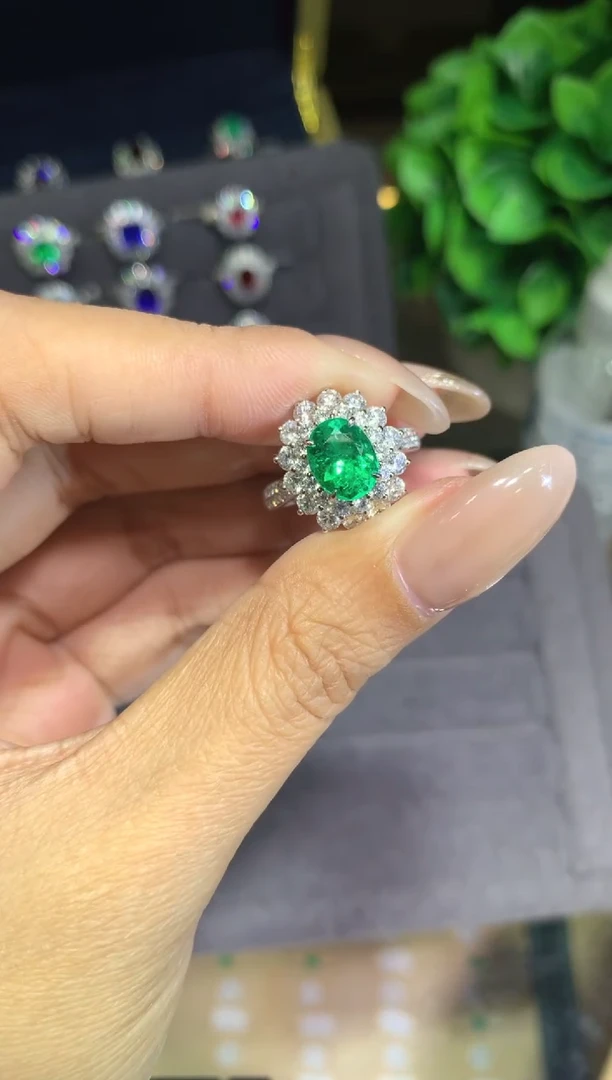 18K金镶嵌戒指祖母绿1.5ct