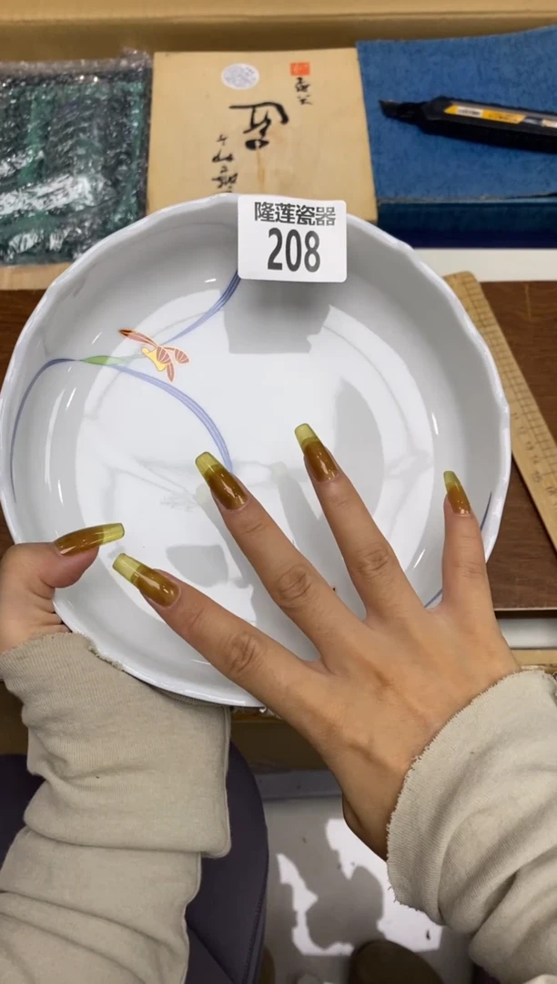 瓷片飘**蝎隆莲瓷器欢迎大家