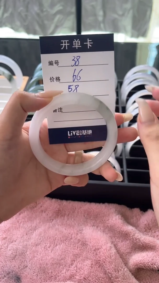 未镶嵌手镯石英岩玉手镯