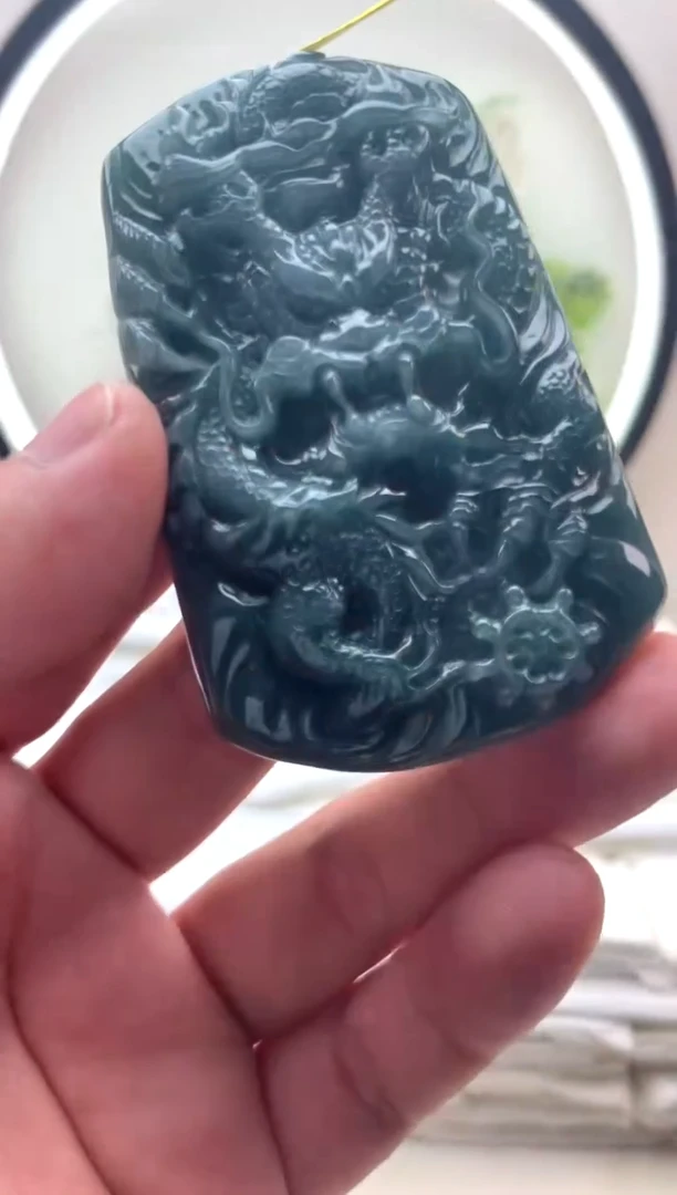 颈饰未镶嵌翡翠龙牌