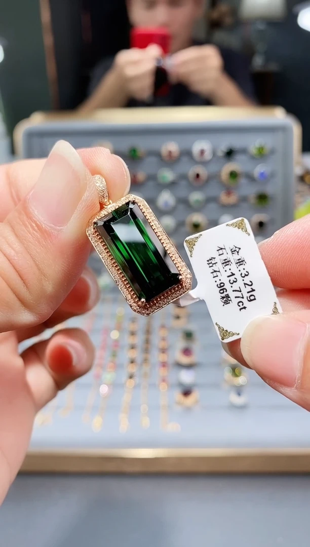 18K金镶嵌颈饰碧玺13.77.