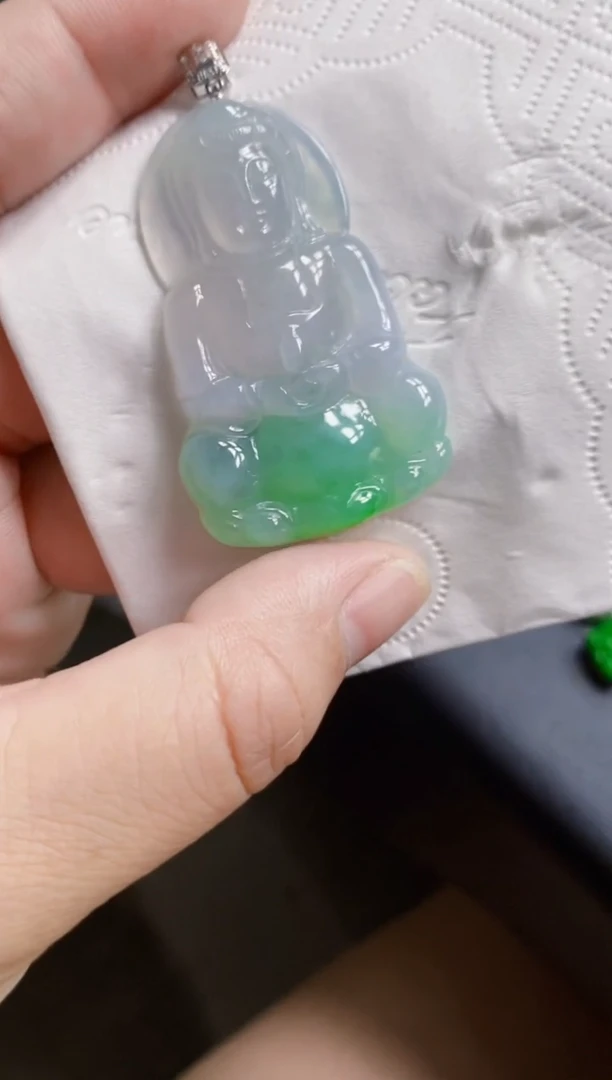 翡翠18K金镶嵌颈饰观音