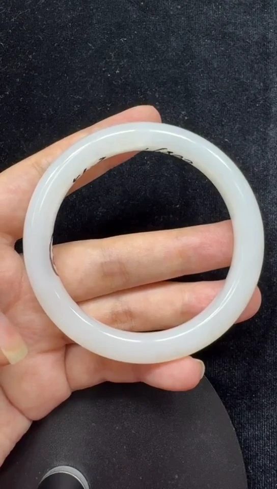 和田玉手镯未镶嵌612圈口56.3