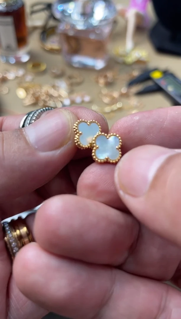 瓷片嘉荣当康大姐fu的总铺