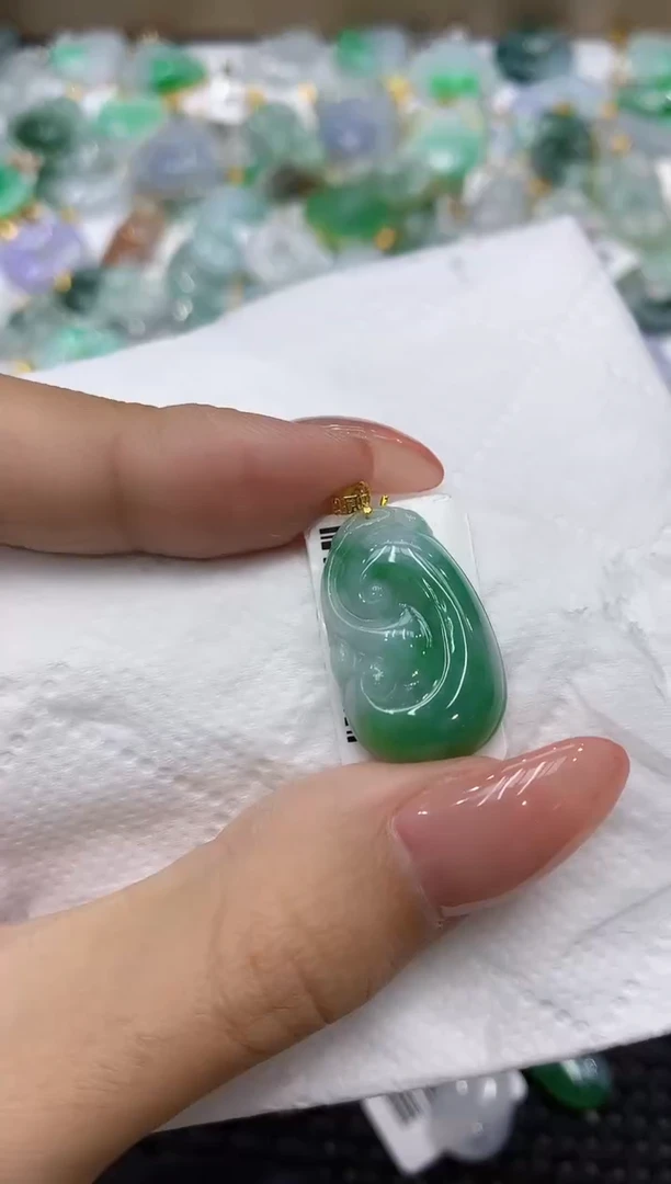 颈饰18K金镶嵌翡翠111111111111