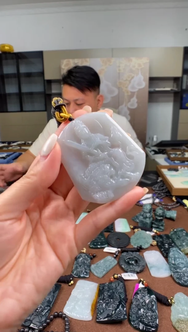 颈饰未镶嵌翡翠 多样性发其一