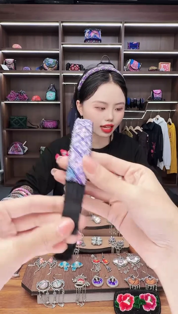 织绣A117蒙阿苏苗绣传承店
