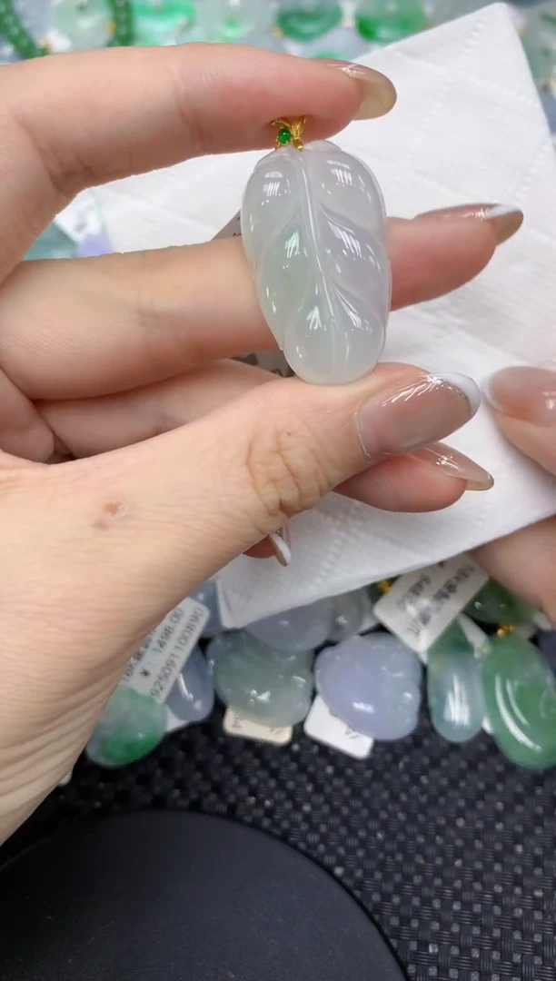 颈饰18K金镶嵌翡翠11111111