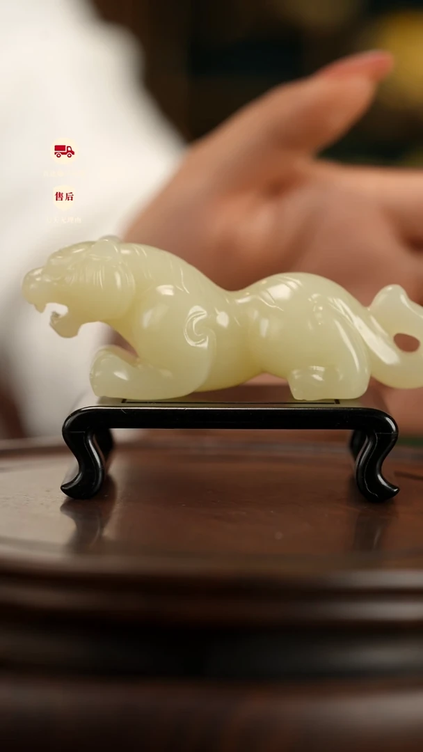 云南石竹叶青雕刻：伏虎