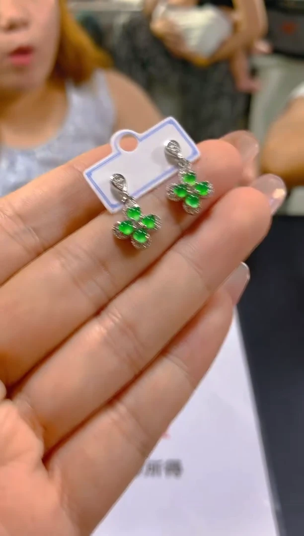 翡翠未镶嵌耳饰多样性发一