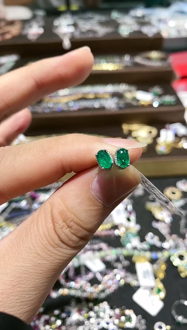 【闪购商品】祖母绿耳饰银S925镶嵌耳钉