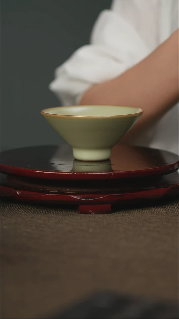 粉青  小斗笠盏 带底款