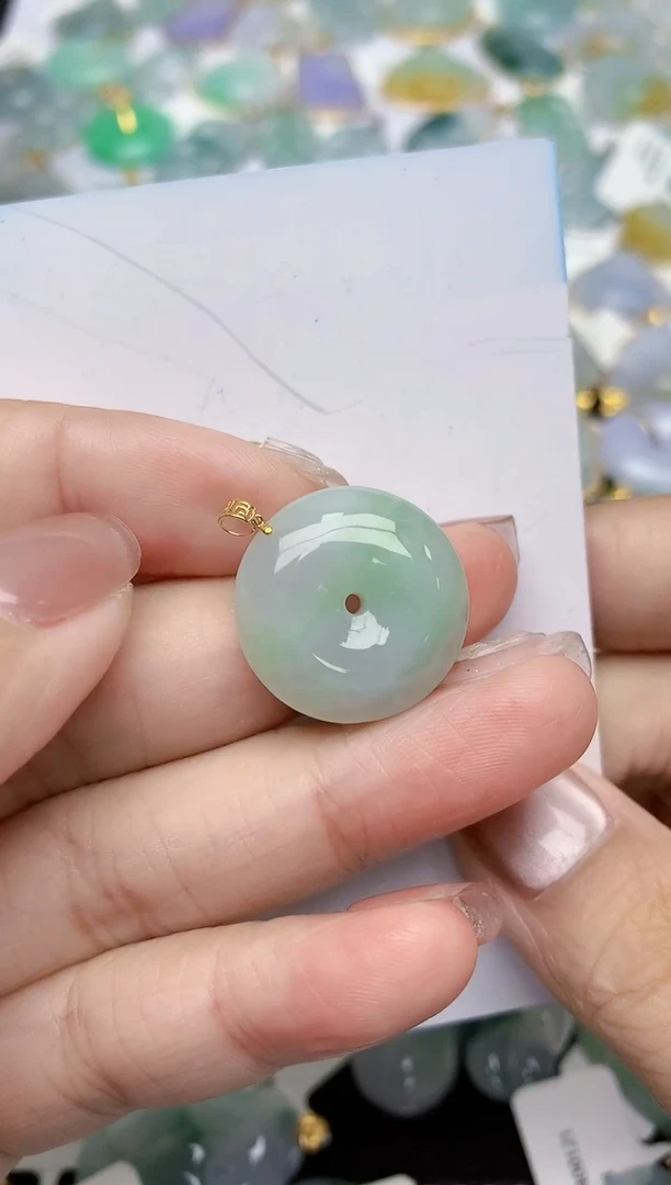 翡翠18K金镶嵌颈饰天然缅甸A货翡翠