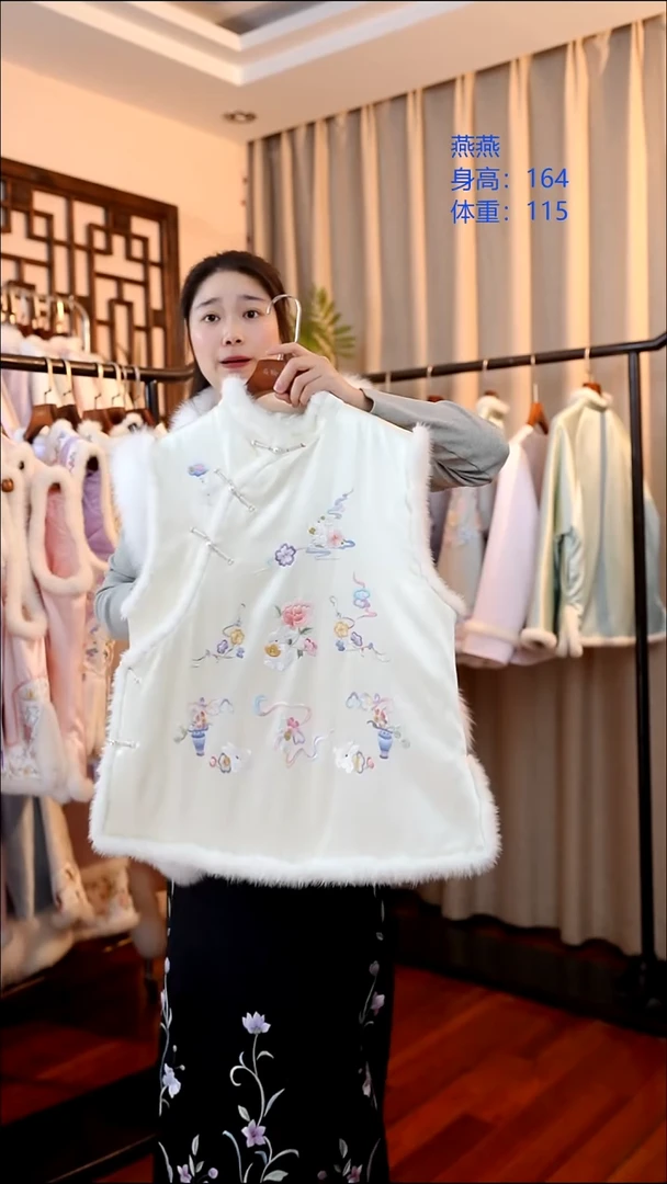 刺绣白色桑蚕丝冬款马甲
