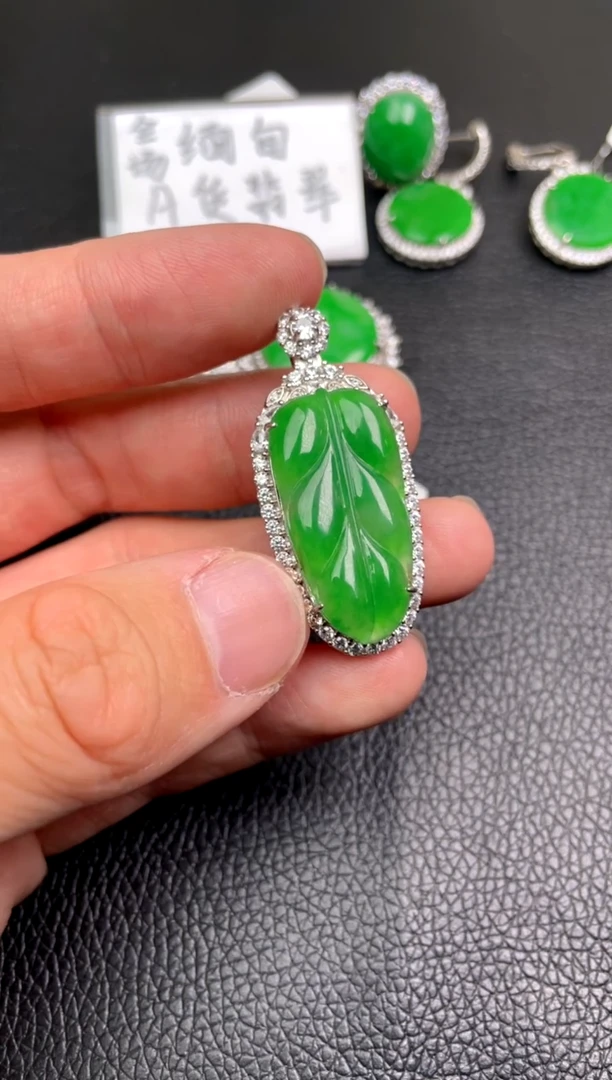 【闪购商品】翡翠吊坠(不含链)银S925镶嵌吊坠