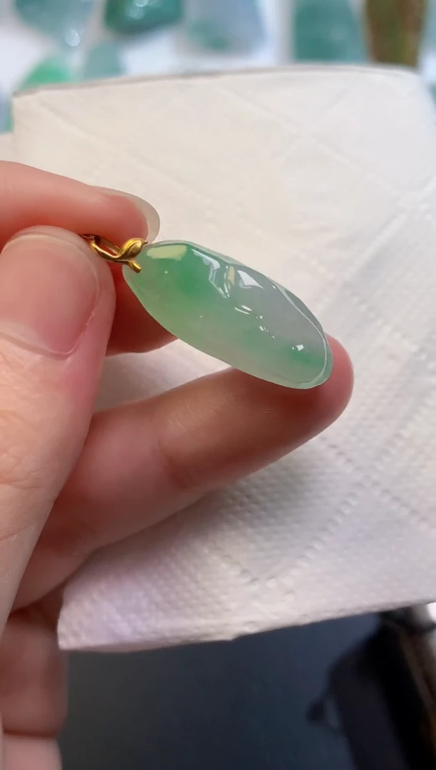 颈饰未镶嵌翡翠