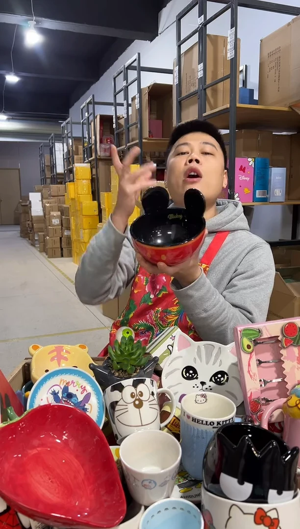 【闪购商品】杯红色米奇沙拉碗冰裂不能吃