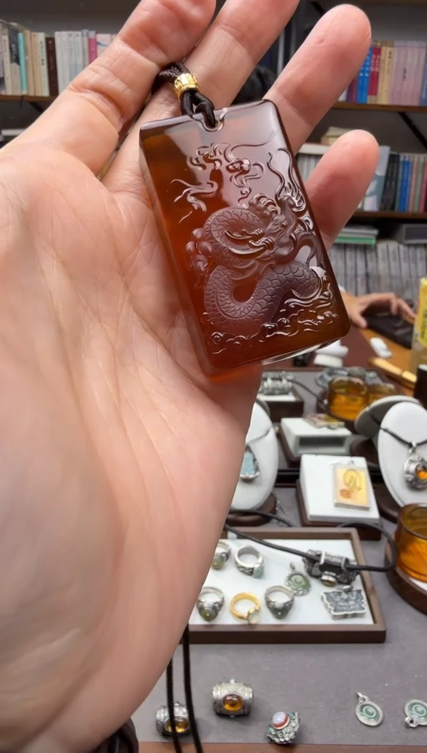 琥珀颈饰未镶嵌龙牌吊坠