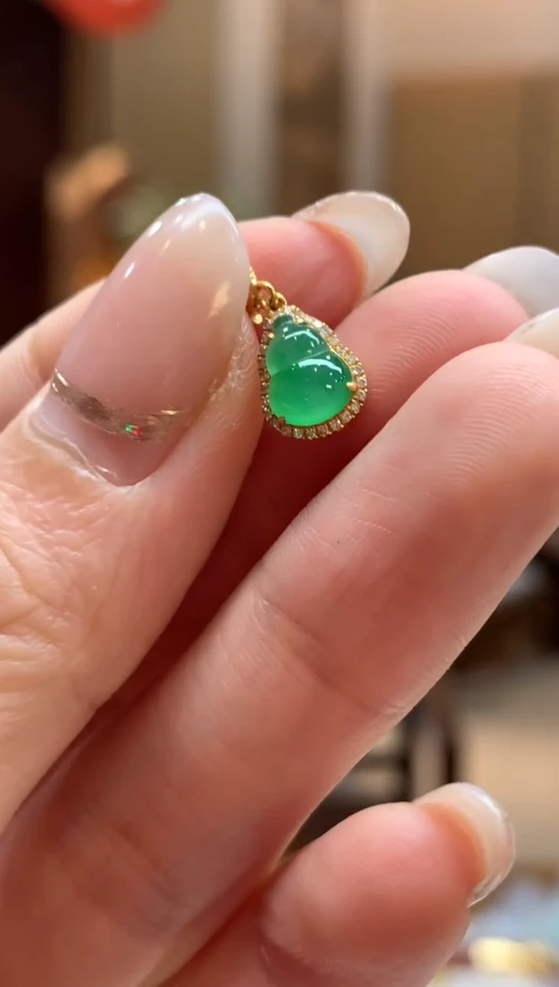 吊坠(不含链)18K金镶嵌翡翠葫芦