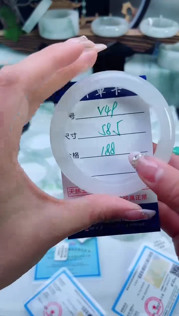 未镶嵌手镯石英质玉（天山翠）49