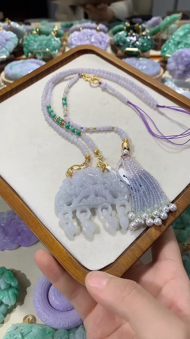 颈饰未镶嵌翡翠吊坠