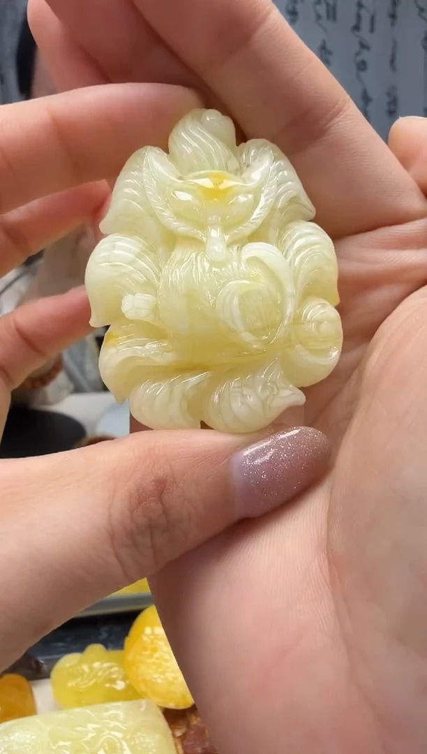 裸石琥珀未镶嵌如图