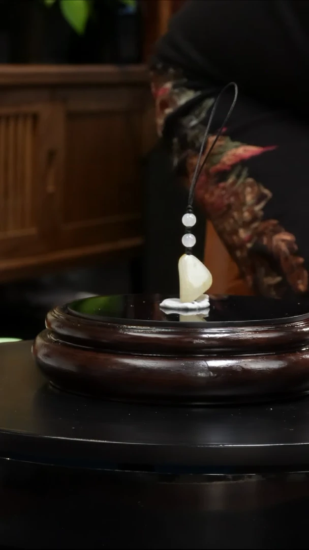 【闪购商品】和田玉吊坠(不含链)未镶嵌3.1克和田玉原石