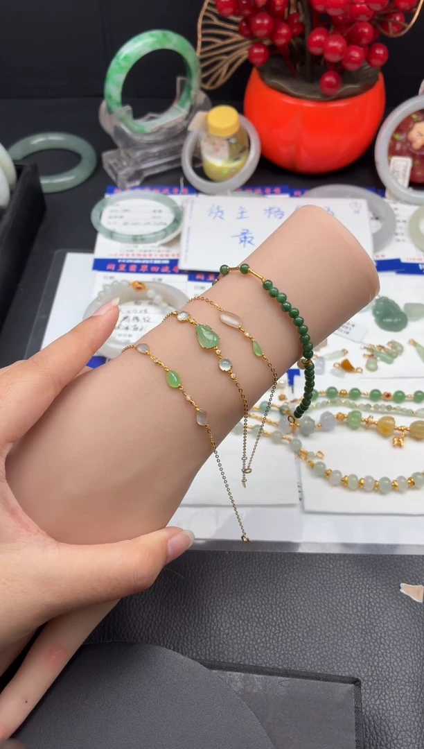 18K金镶嵌手链翡翠多样性发一
