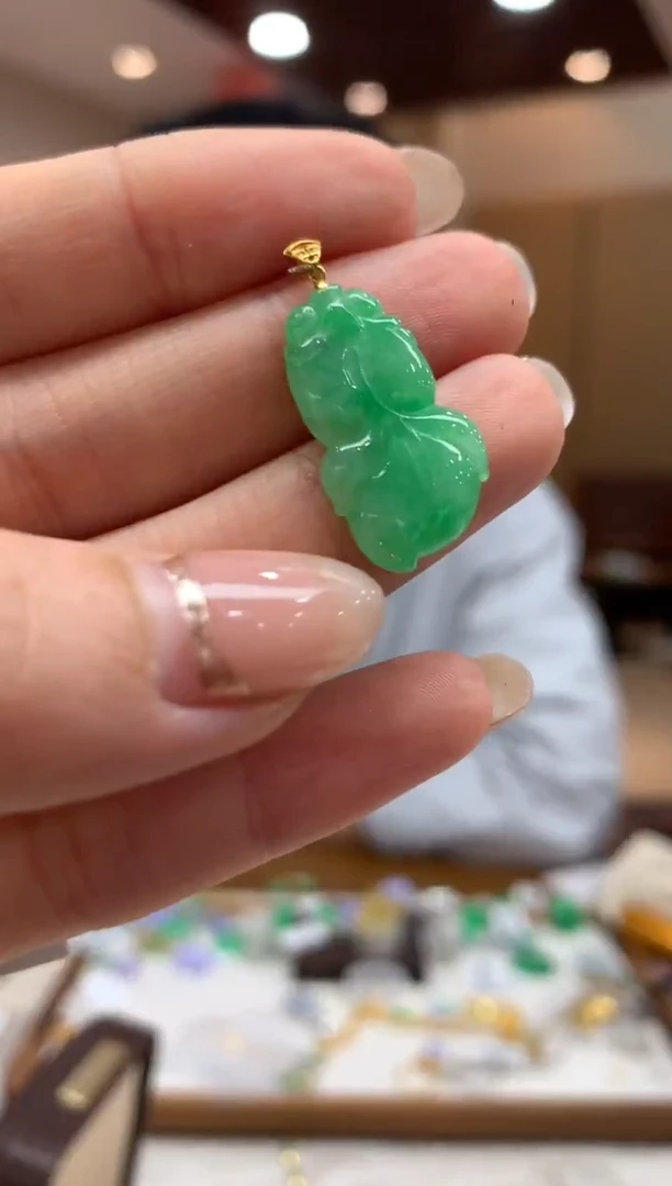 吊坠(不含链)18K金镶嵌翡翠金鱼