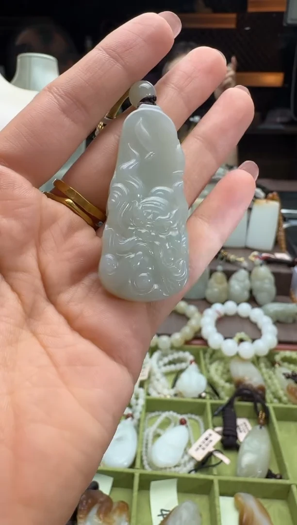 和田玉未镶嵌吊坠(赠链)且末料青白玉观音吊坠