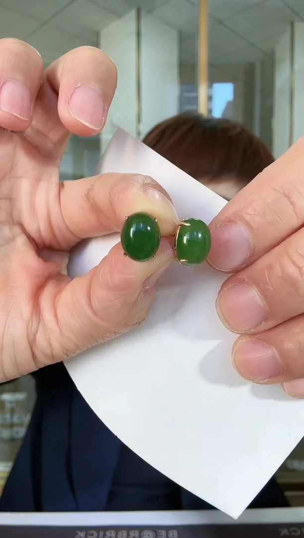 【闪购商品】和田玉耳钉18K金镶嵌750