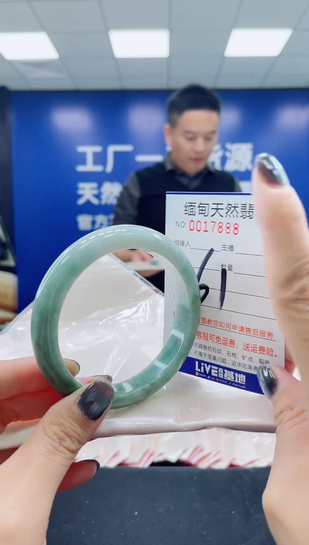 未镶嵌手镯翡翠天然翡翠手镯