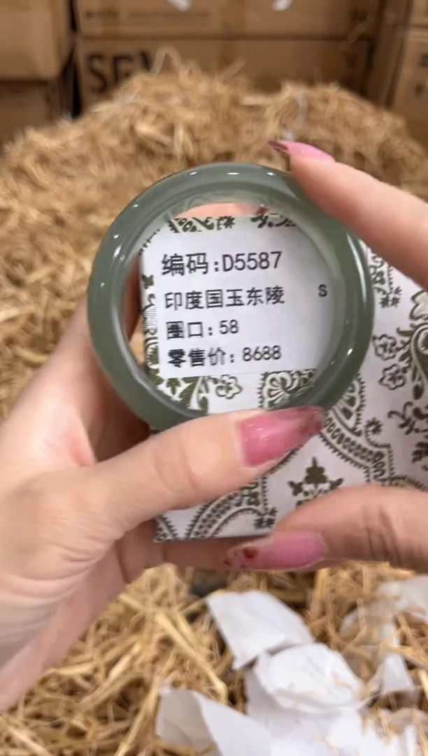 未镶嵌手镯石英质玉D5587