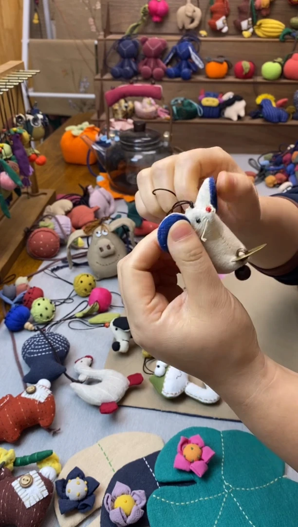 布艺抱钱鼠 挂件