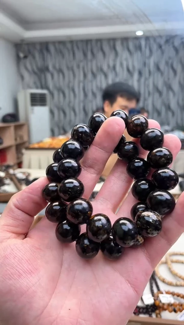 未镶嵌琥珀裸石16mm抚顺翳珀手串多样性发其中一件