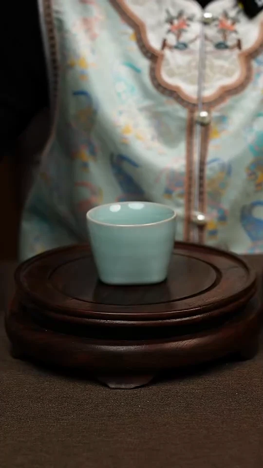 瓷片天青色天圆地方杯80ml微瑕不带礼盒