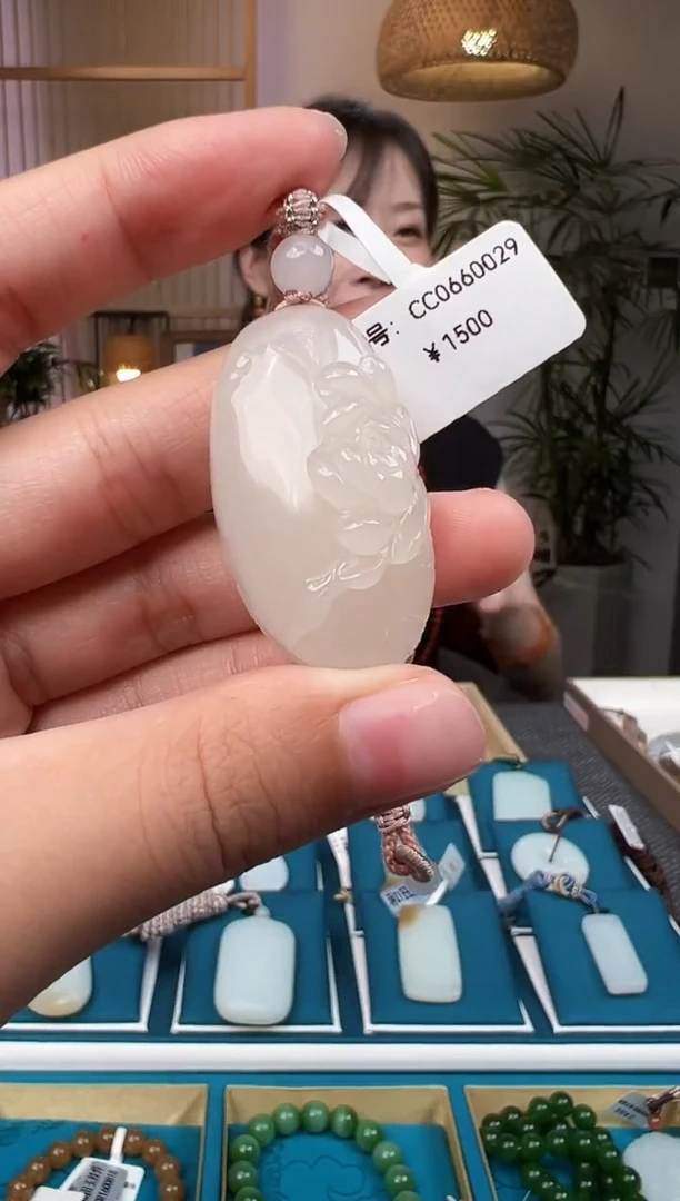 和田玉未镶嵌颈饰吊坠 CC