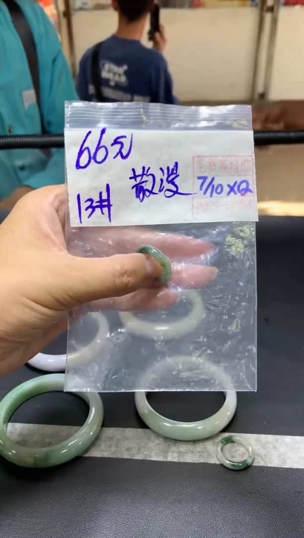 未镶嵌定制翡翠：*漫+戒圈13#66元  毛货需抛光