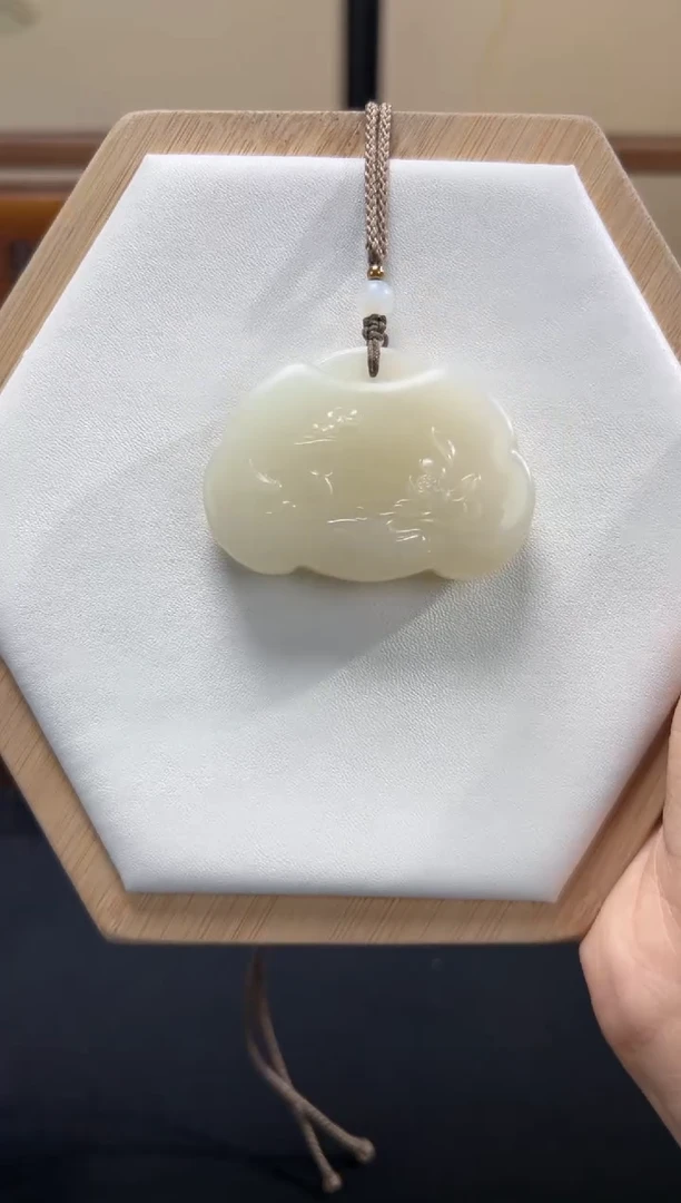 吊坠(不含链)未镶嵌和田玉38.3x53.9x12
