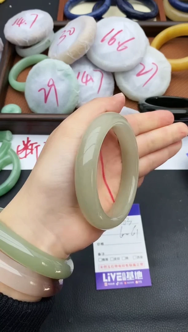 未镶嵌手镯石英质玉63+60.6