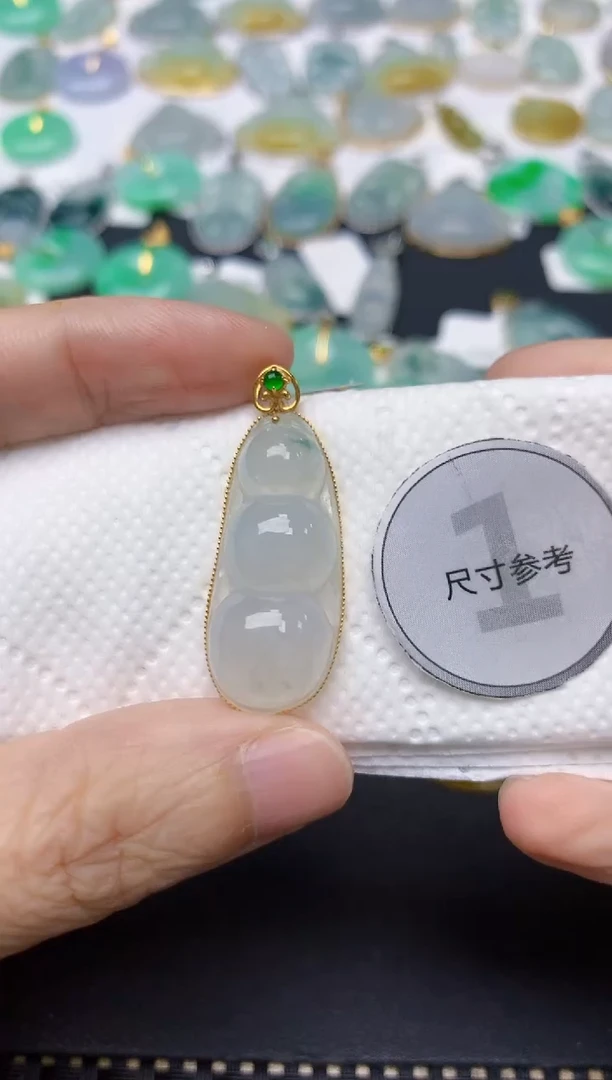 翡翠18K金镶嵌颈饰天然缅甸A货翡翠