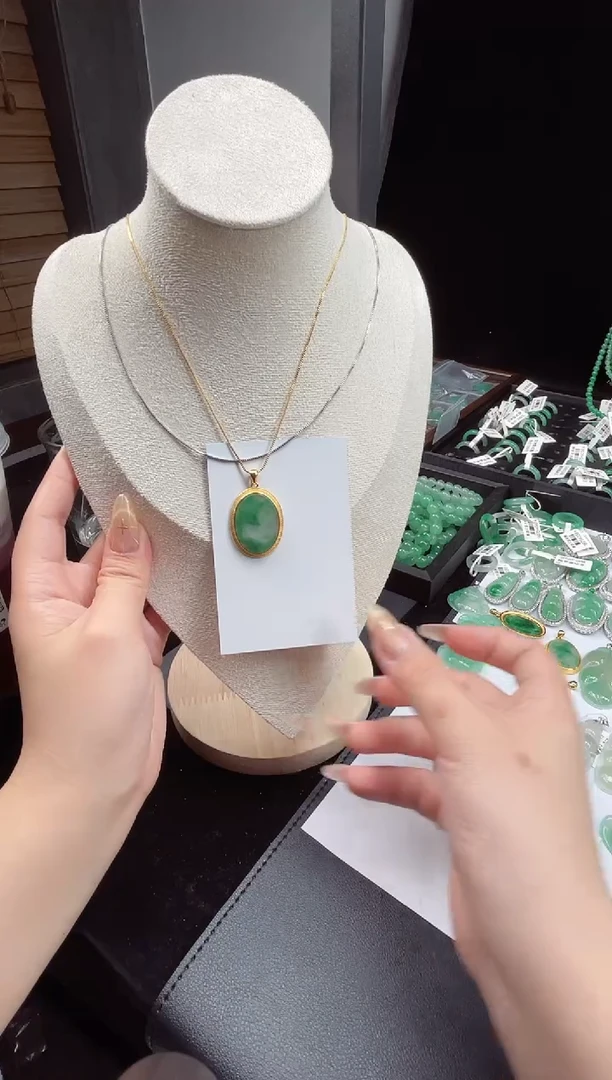 项链银S925镶嵌石英质玉（非洲翠）21.86无事牌