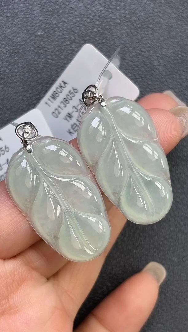 颈饰18K金镶嵌翡翠叶子多样性发一