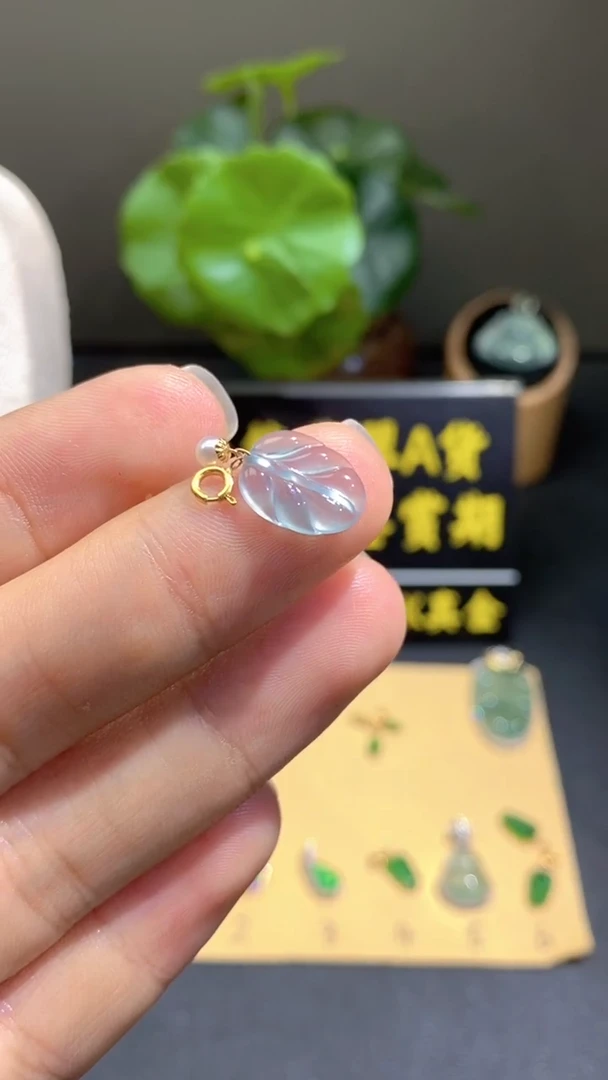 颈饰18K金镶嵌翡翠翡翠A货
